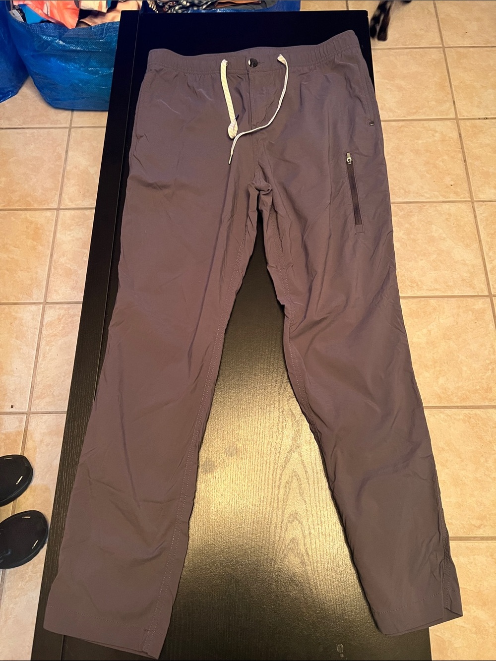 Vuori Men's Joggers in Charcoal with Cream Drawstring